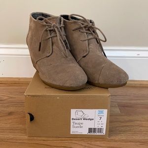 Toms Desert Wedge Bootie. Size 7. Taupe suede.